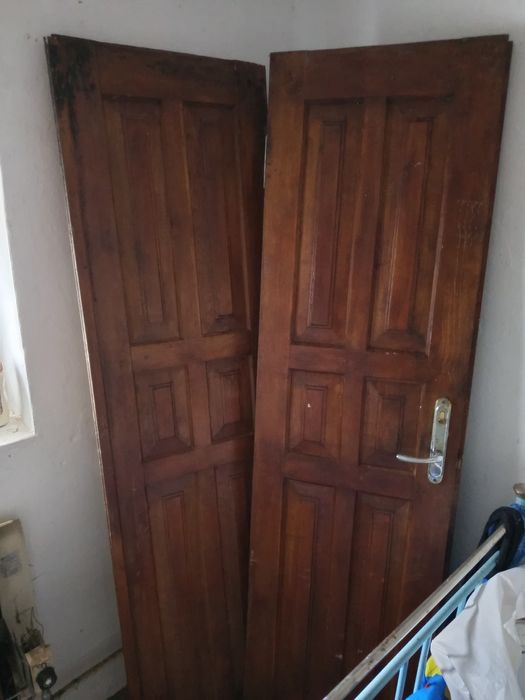 Двері вхідні дубові з луткою