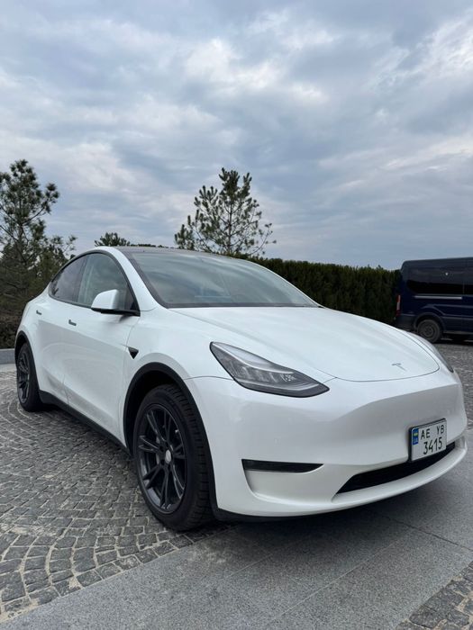 Tesla Model Y Long Renge 82 kvh