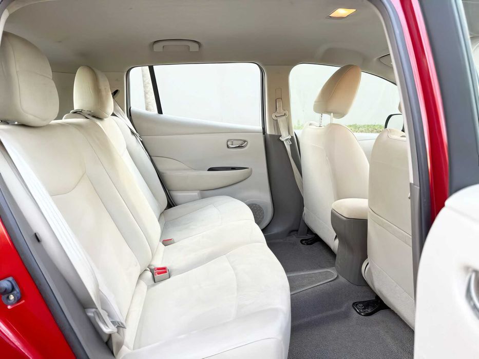 Nissan LEAF S      2015