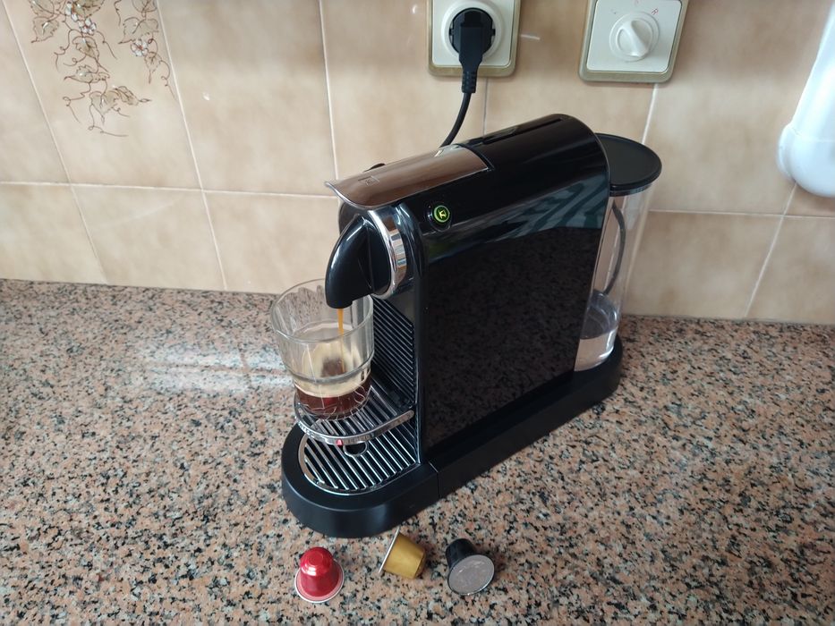Máquina de café Nespresso casa quarto apartamento vivenda escritório gabinete carro cozinha.