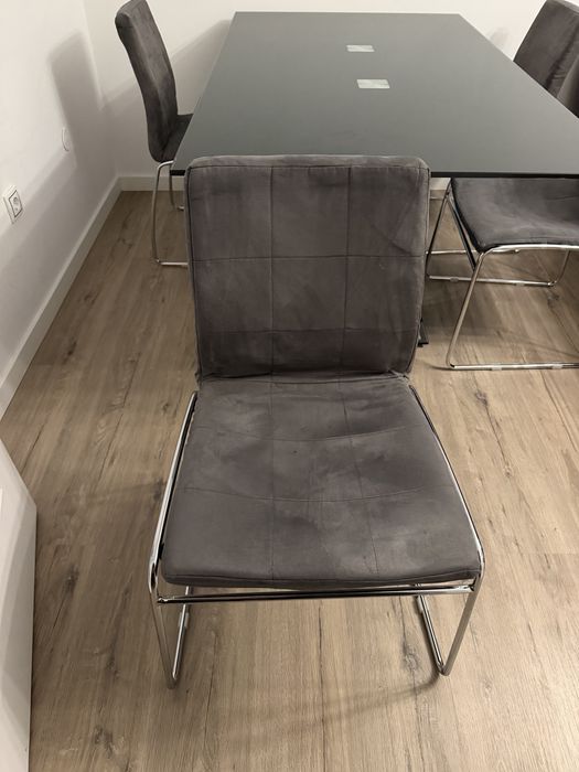 Mesa de jantar com cadeiras