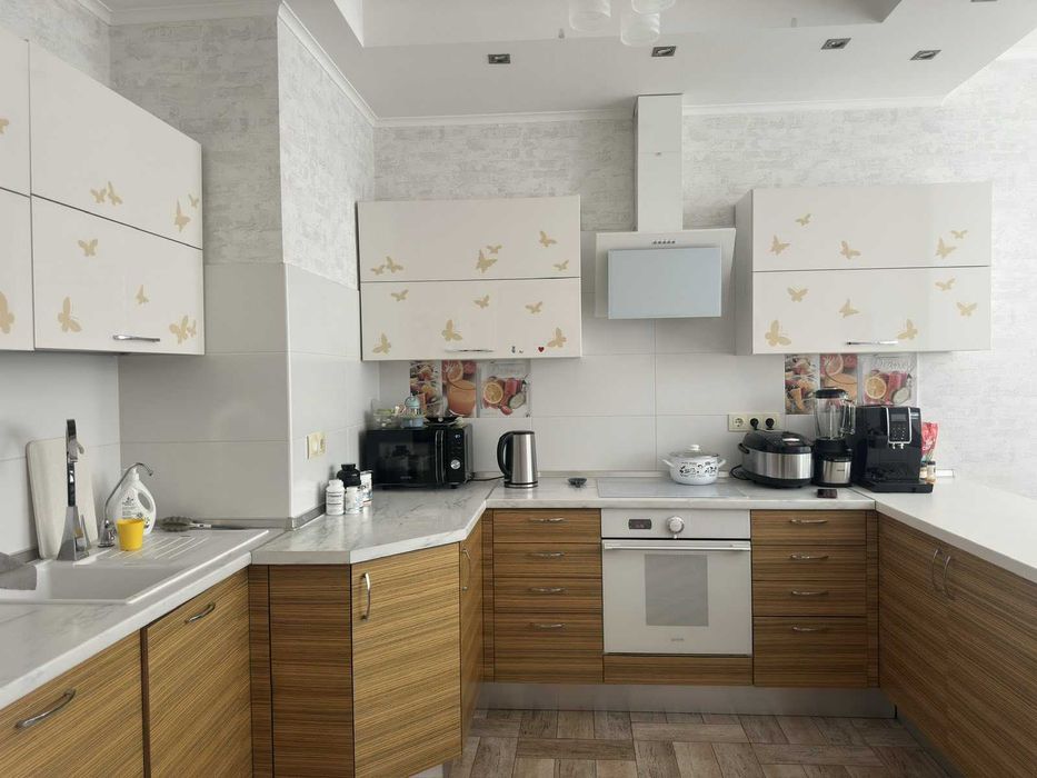 Трехкомнатная квартира и кухня 38м, ЖК "Звездный Городок", Армейская