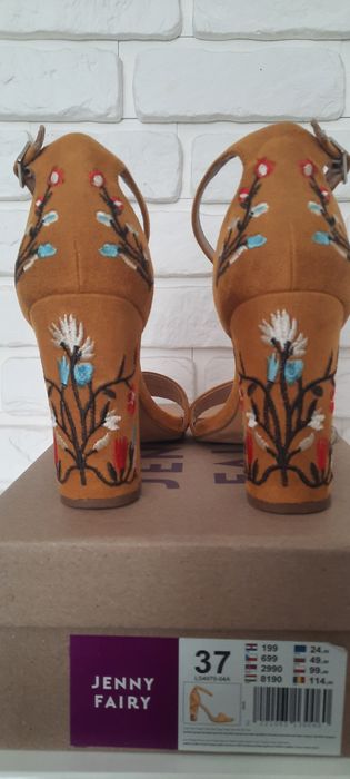 JENNY FAIRY sandałki na słupku rozn. 37. Haftowany obcas i pięty.