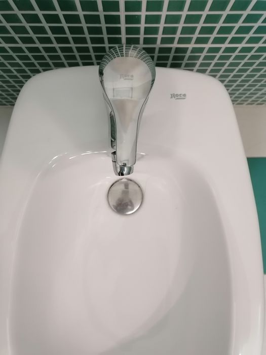 Bidé e torneira Roca