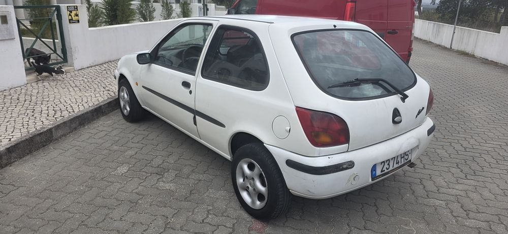 Ford fiesta 1.8D comercial foto 2