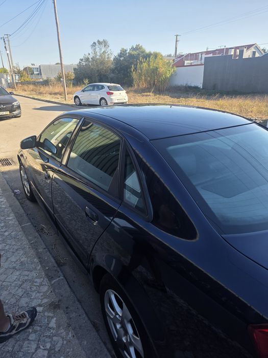 Vendo  audi a4 1.9 tdi 130cv carro muito económico  robusto, contato 966610117.