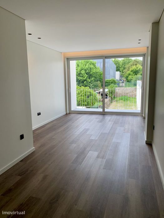 Apartamento T1 Novo para Arrendamento – Rua Dom Pedro V, Braga