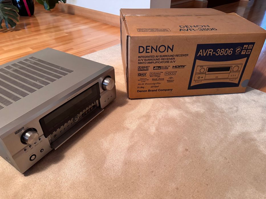 Amplituner Denon AVR-3806 z roku 2005