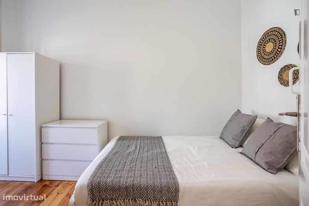 Quarto - localizado em Santos Lisbon