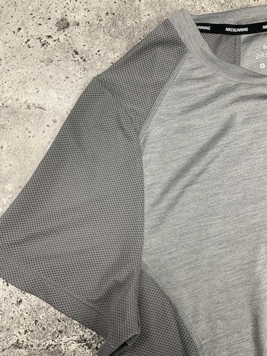 Жіноча термо футболка для занять спортом Nike Miller Dri-fit L