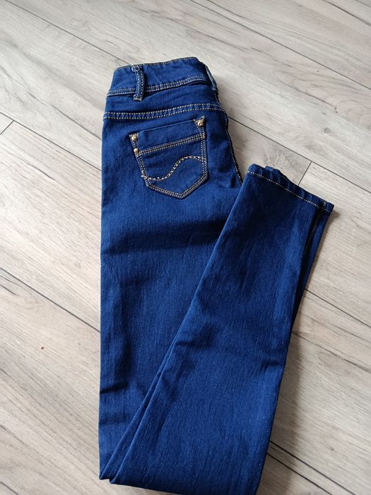 Nowe jeansy r. 36
