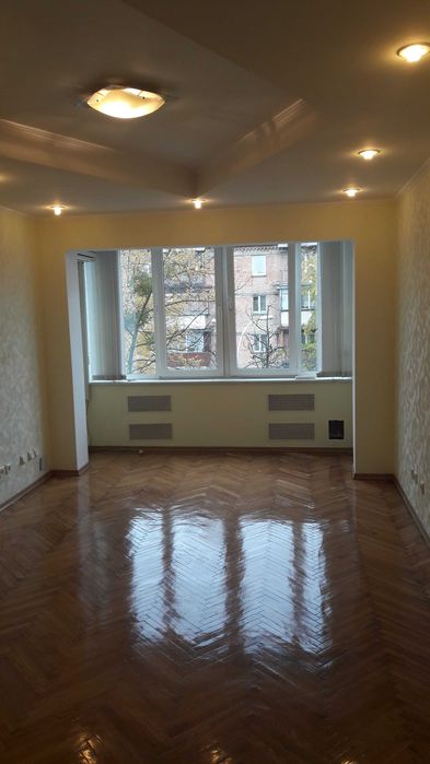 Здам офіс 50 м2, вул. Тампере 11А, Дарницька площа. Власник.