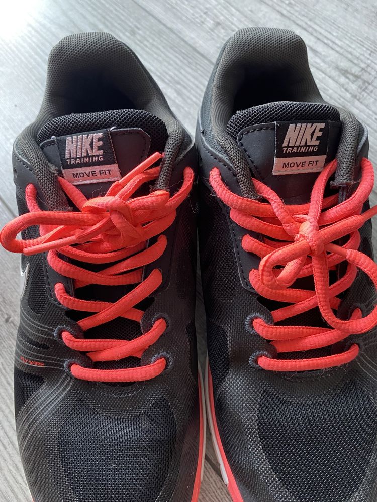 Nike training move fit hotsell