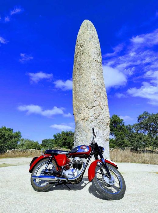 BSA B40 350cc de 1966 – Restaurada – Excelente Estado