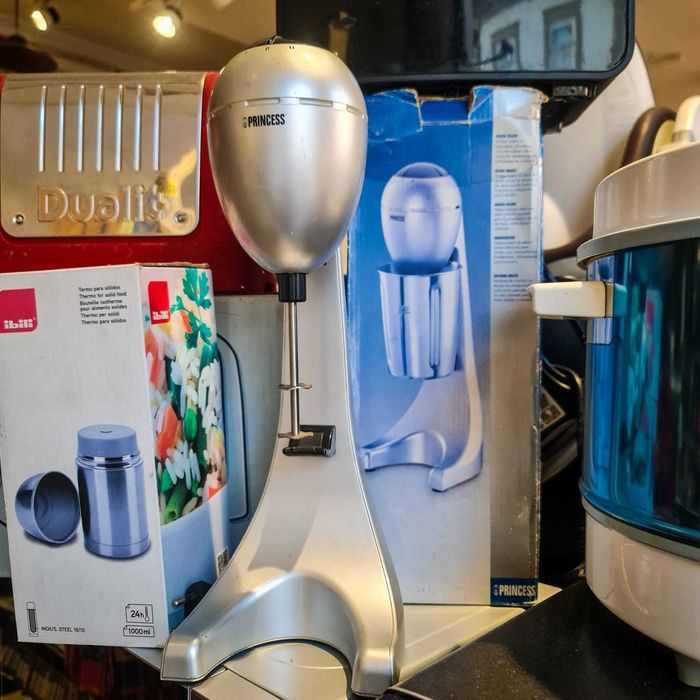 Milkshaker Princess 2052 – Design Retro em Inox com 2 Velocidades