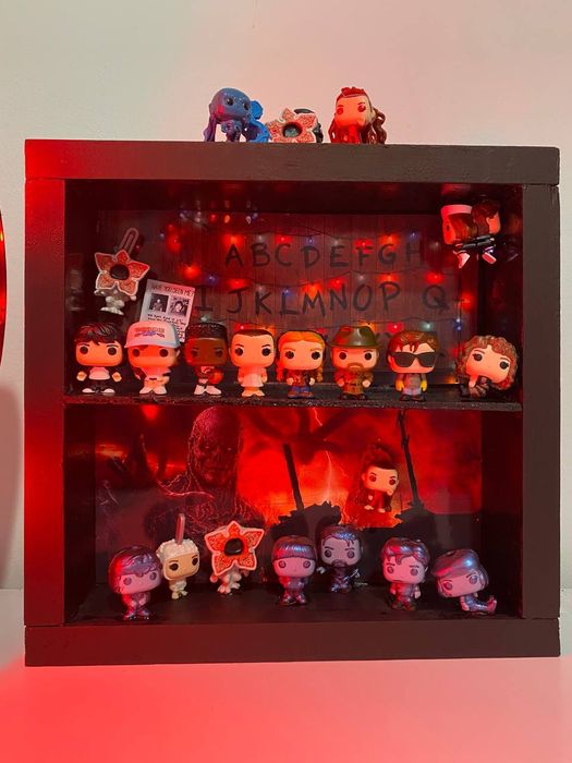 Поличка для фігурок Дивні Дива/Stranger things