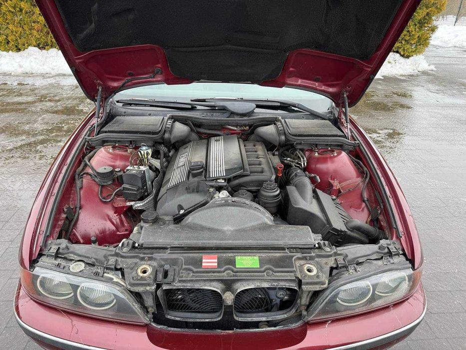 Продам BMW E39 520i
