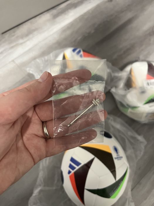 Футбольний м'яч Adidas EURO 2024 FUSSBALLLIEBE TRAINING IN9366 розмір5