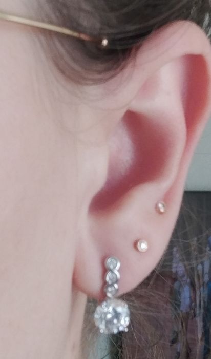 Продам золоті сережки 585 проба, в білому кольорі