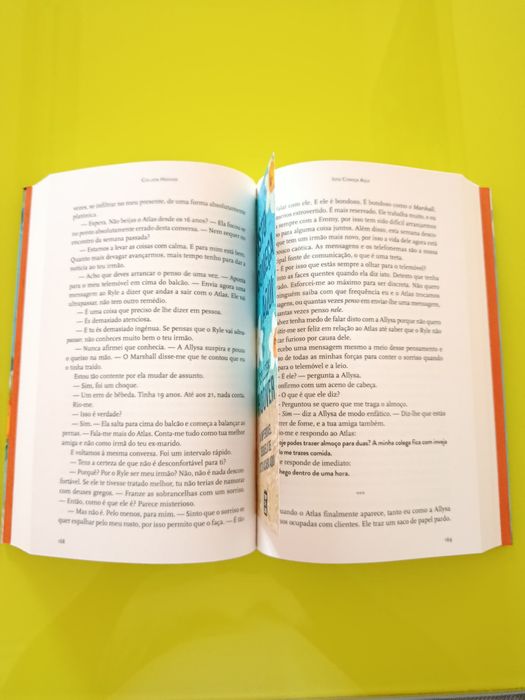 Livro Isto começa aqui.