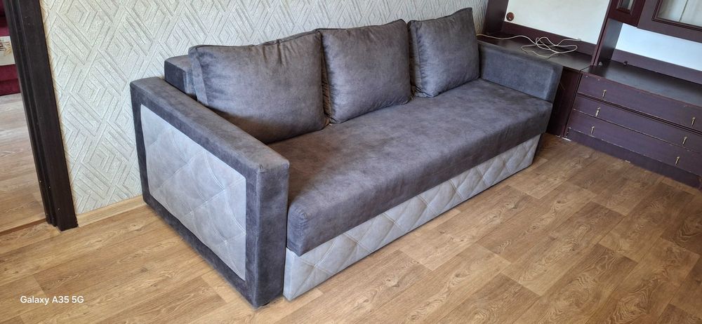 Диван розкладний у відмінному стані