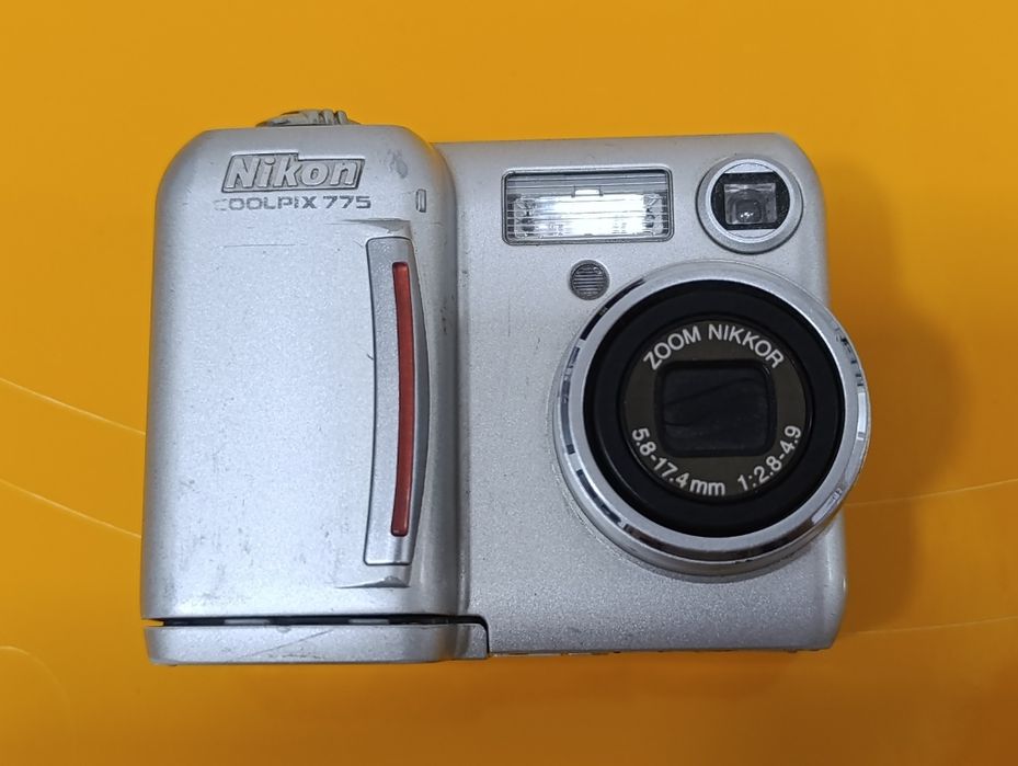 Aparat cyfrowy kompaktowy Nikon Coolpix 775, retro vintage 99% OK