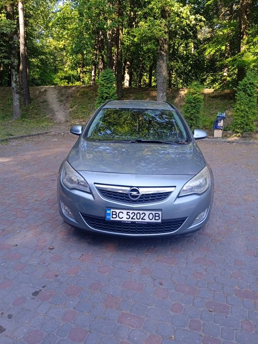 Продам Opel Astra J 2012