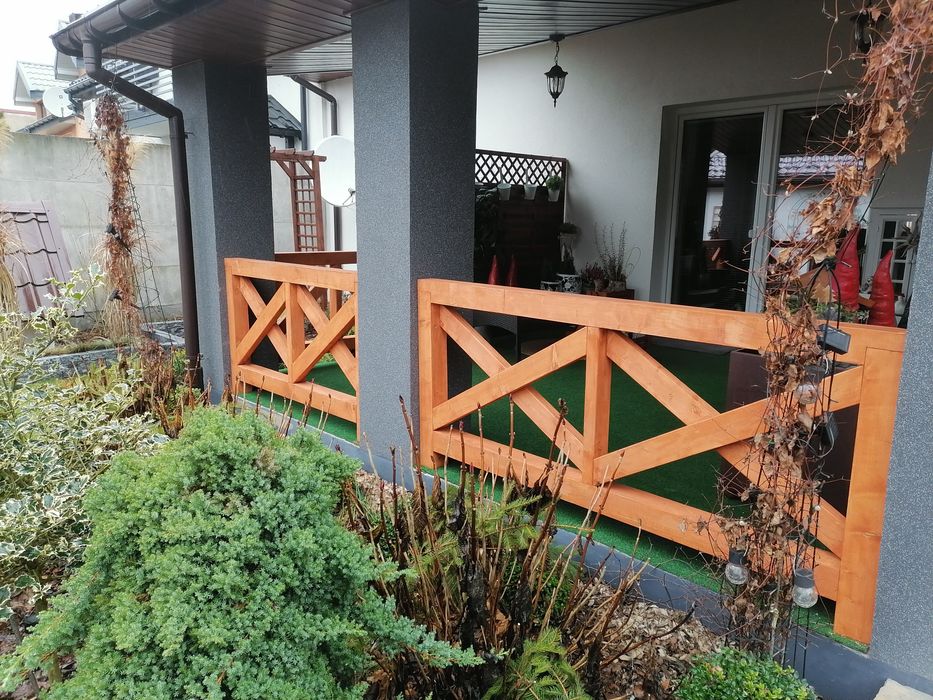 Barierka drewniana balkon taras balustrada
