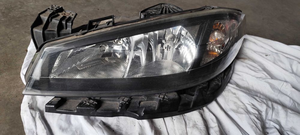 Renault Laguna II Lift Lampa Lewa Przednia Lewy Przód