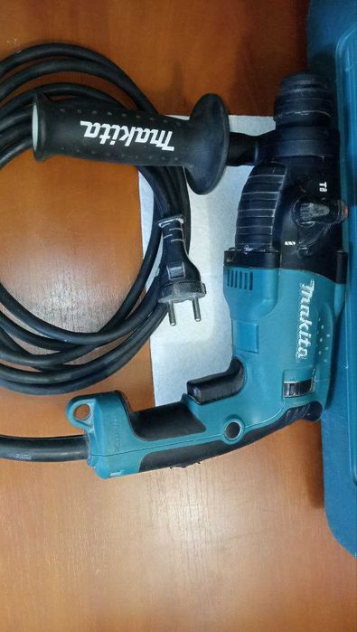 Перфоратор Makita HR 1830 б/у