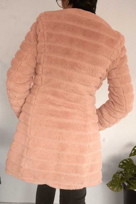 Casaco felpudo rosa (pelo sintético)