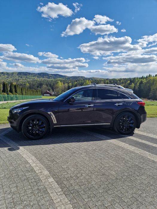Infiniti FX30d QX70 z dodatkami