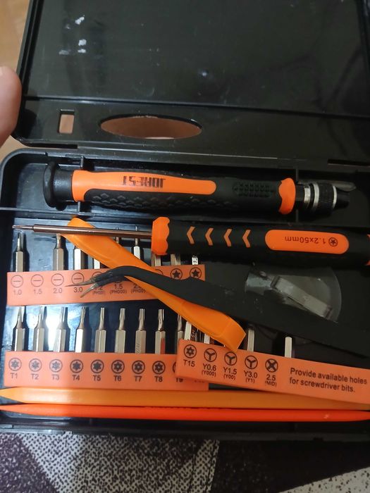 Ferramentas pra desmontar telefones e telivsoes portáteis etc