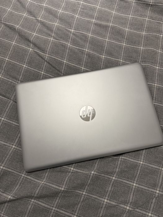 Computador portátil Laptop HP 15 da0068np