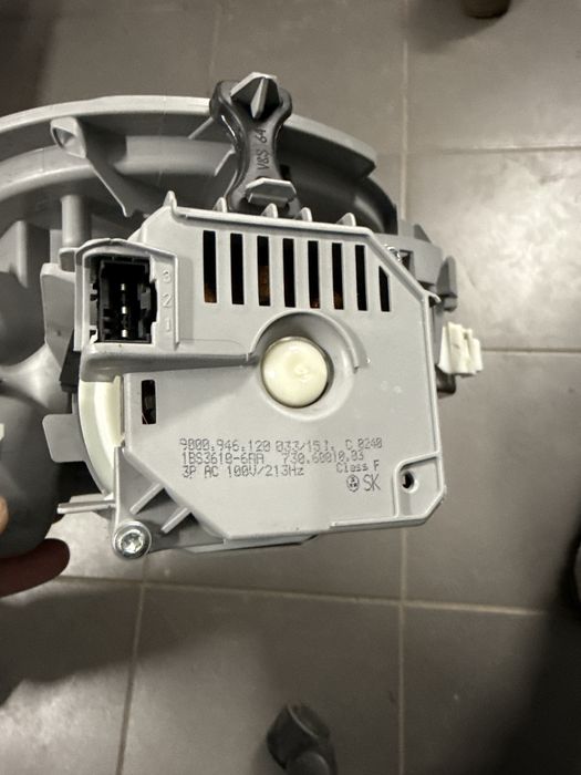 Pompa myjąca z grzałką i turbiną do zmywarki Bosch