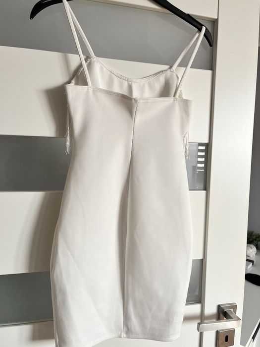 Biala sukienka w stylu boho z fredzelkami xs/34