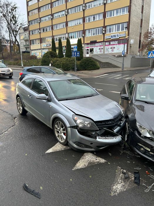 Opel Astra H GTC 1.6 Po kolizji