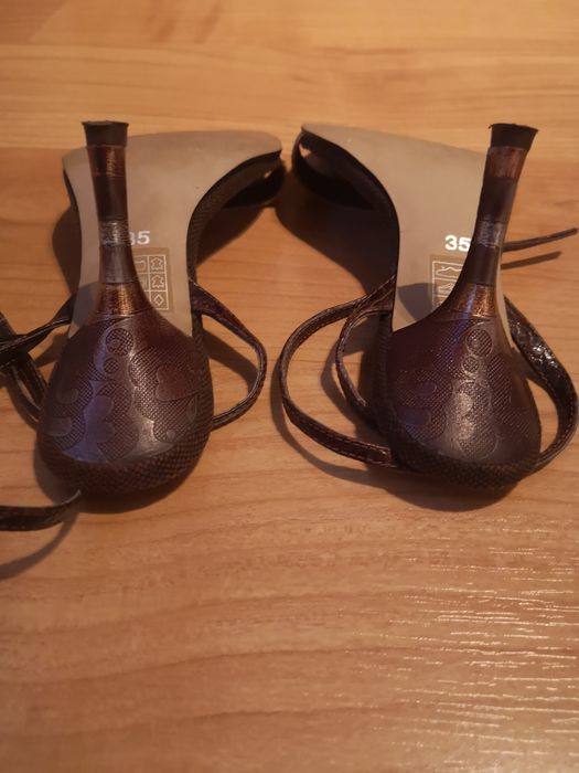 Sandálias em tons castanho, novas, Bianca, 35