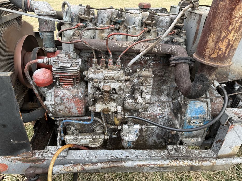 Traktor Sam.  Silnik 4011