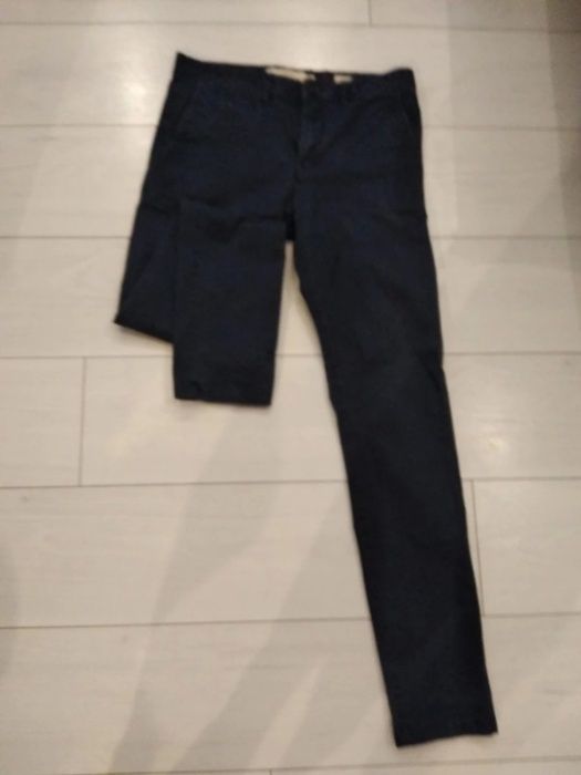 Granatowe męskie spodnie H&M