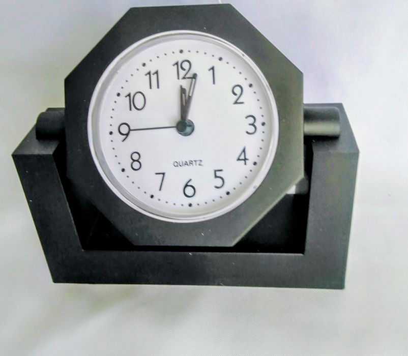 Настільний будильник кварцовий з поворотним корпусом