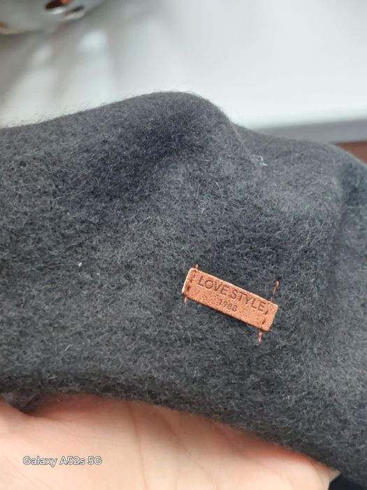 Nowy Czarny beret z żywej wełny