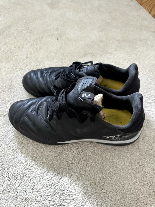 Chuteiras Kipsta MG relvado sintetico