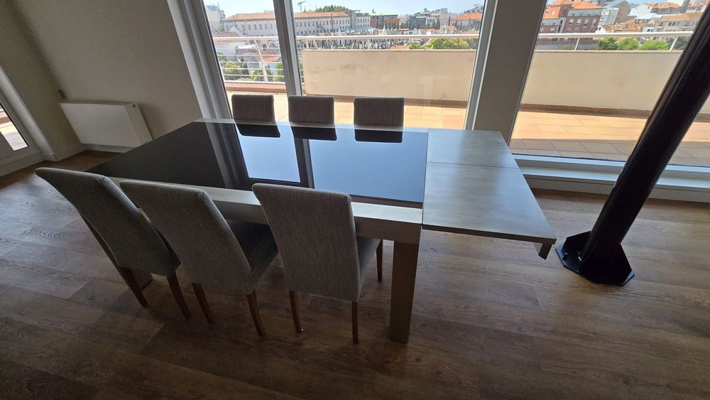 Mesa de vidro extensível mais 6 cadeiras