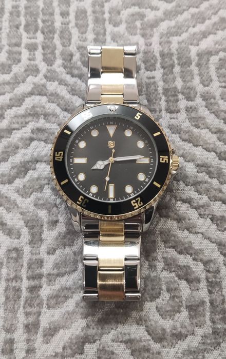 Relógio novo na caixa