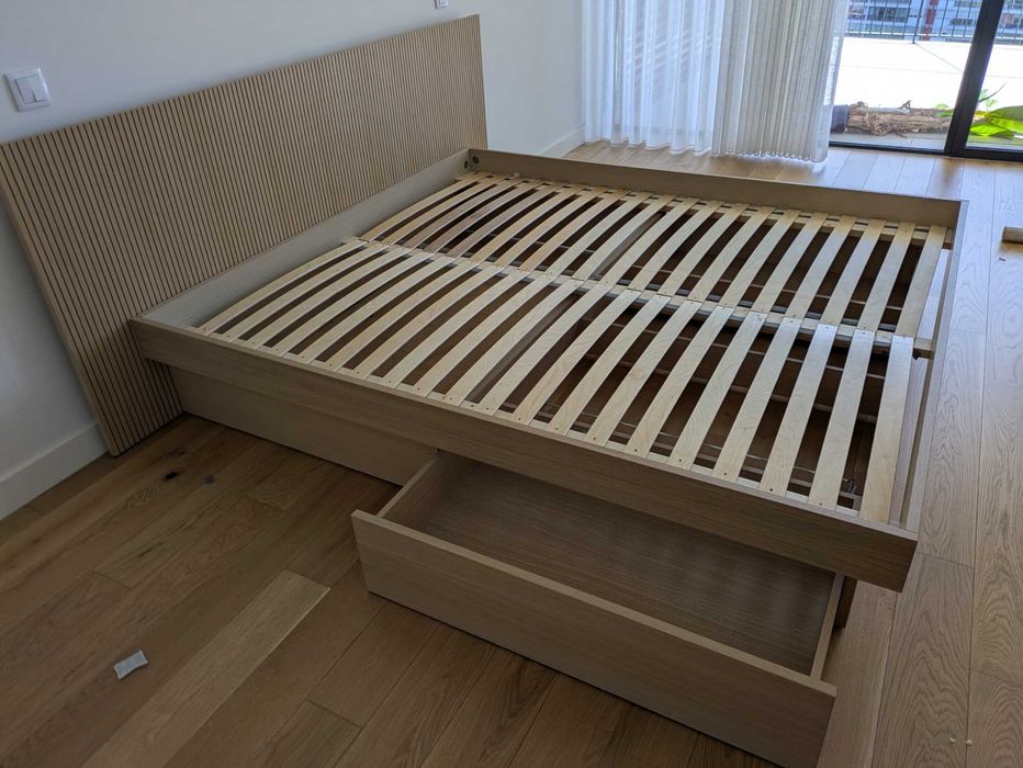 Cama 180x200 Westwing Sato com cabeceira e gavetas – Como nova