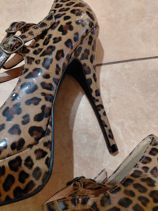 Buty damskie na obcasie marki New Look,  rozmiar 39/40