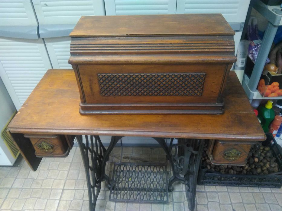 Maquina costura Singer.