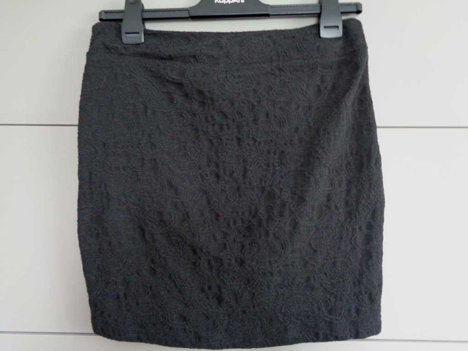Czarna mini spódnica Stradivarius M