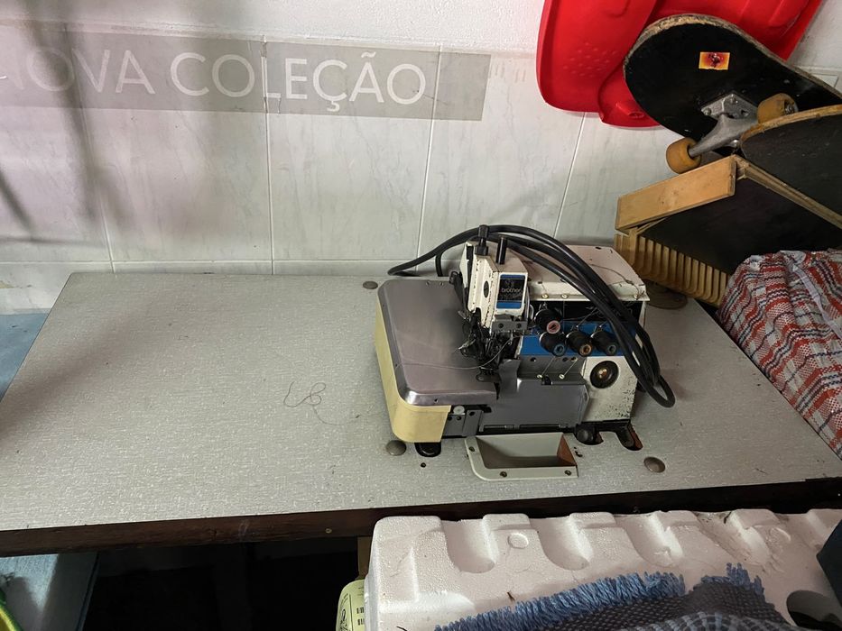 Maquina industrial de corta e cose
